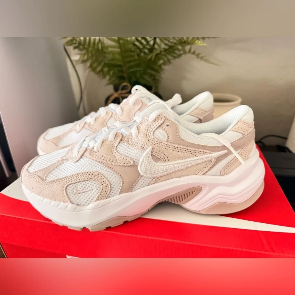 Nike AL8 NEW Women's Shoes SIZE 8.0  Super cute in person very nice look!